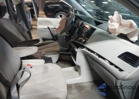 2013 Toyota Sienna L V6 7 Passenger z USA, uszkodzony, nr VIN 5TDZK3DCXDS285073